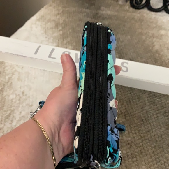 Vera Bradley Crossbody Bag.. New condition - Picture 8 of 12